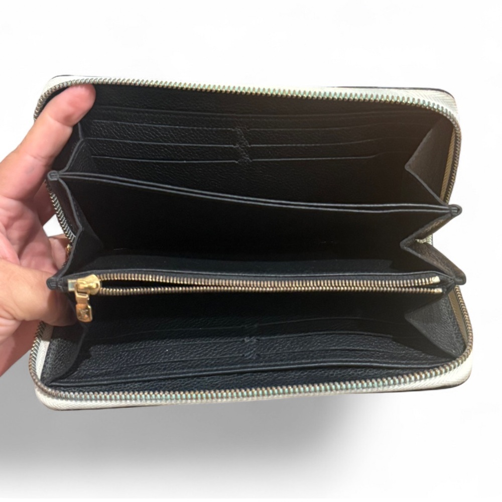 Louis Vuitton Beige Monogram Wallet - Picture 5 of 14